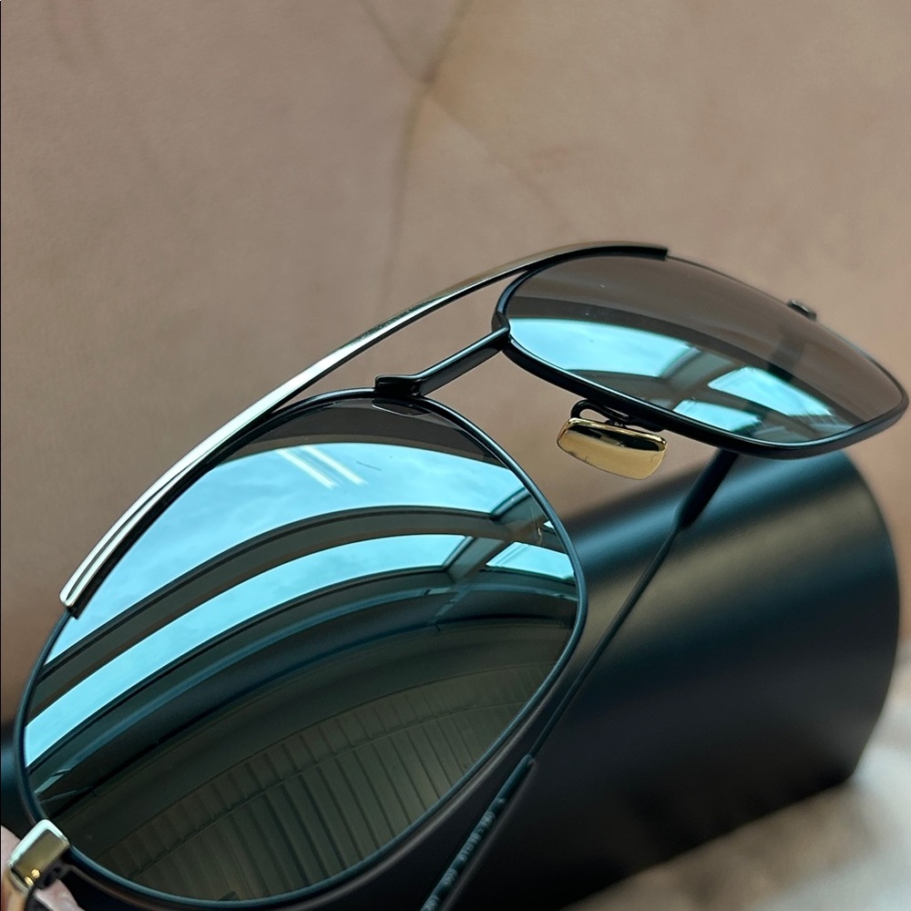 Saint Laurent Sunglasses Black & Gold - Picture 6 of 6